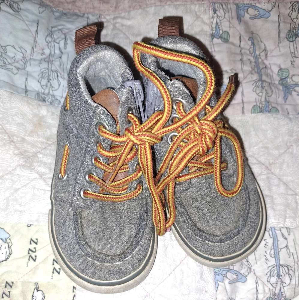 Gap baby shoes size 5🐕🐶